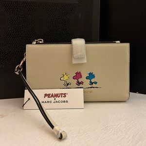 🎉NWT Marc Jacobs x Peanuts Wristlet LIMITED EDITION